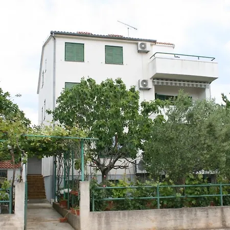 Studio 6445a